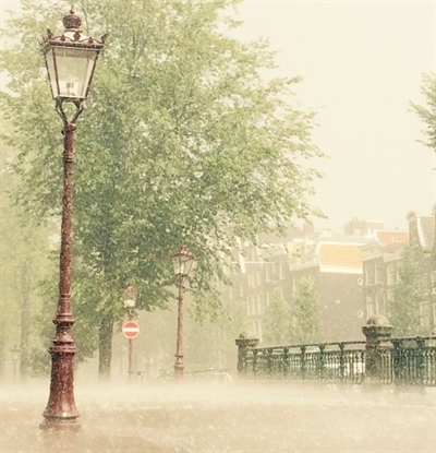 Wolkbreuk+Amsterdam