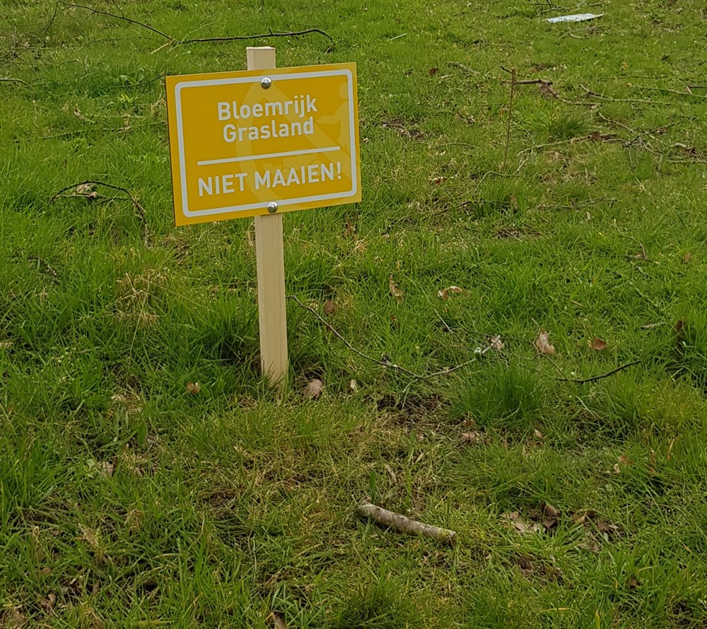 No Mowing sign at the Loven industral estate (photo: L. van der Meer)