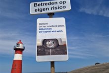 hitte aan de kust smeltend asfalt