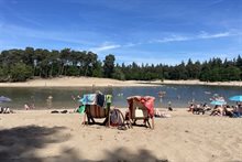 Hitte bij recreatieplas